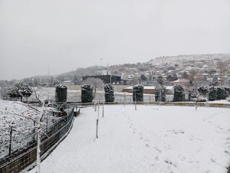 Balıkesirliler güne karla uyandı
