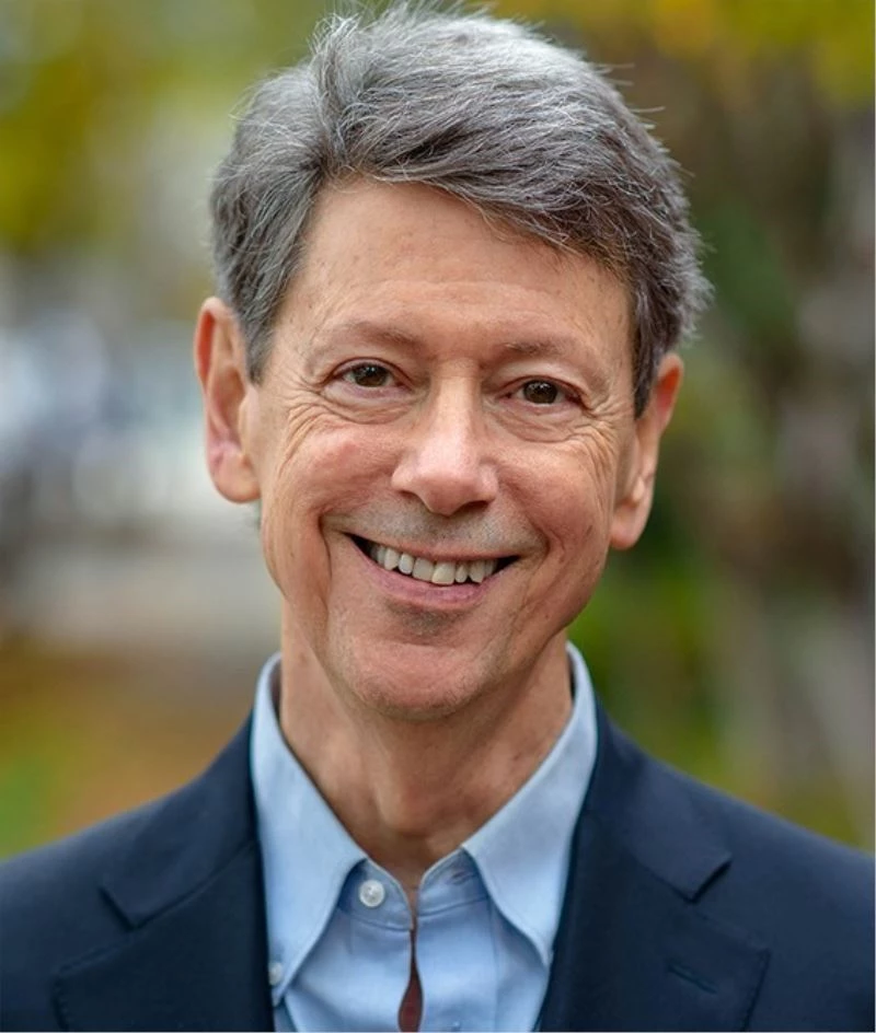 Dünyaca ünlü yazar Momtalks’ta
