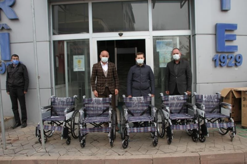 Malazgirtli engellilere tekerlekli sandalye desteği
