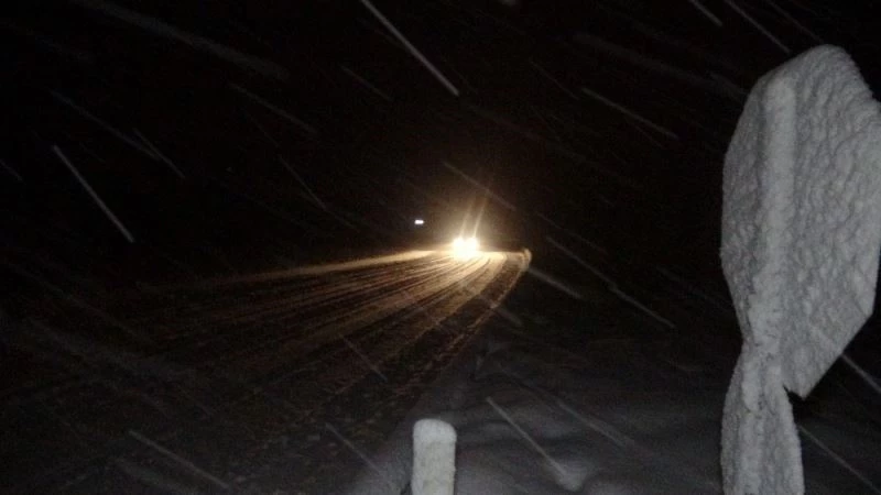 Zonguldak’ta kar şiddetini arttırdı, uzun araçlara geçiş yasaklandı
