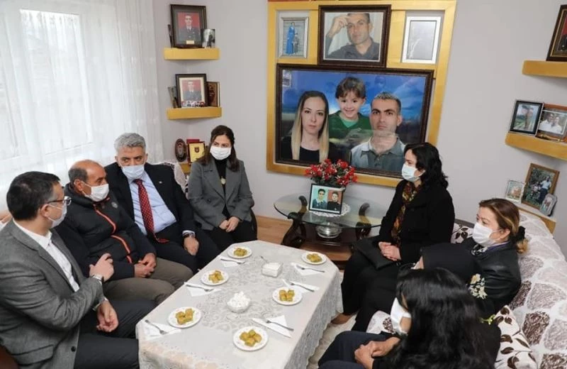 Makas çiftinden şehit ailesine ziyaret
