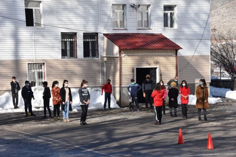 Bitlis’te 447 köy okulunda yüz yüze eğitim başladı
