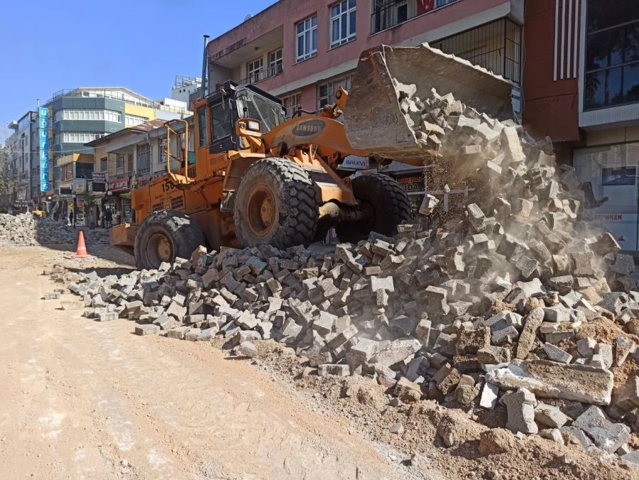 Uzun Çarşı Ve Osman Nuri Saygılı Caddesi Asfalt Oluyor