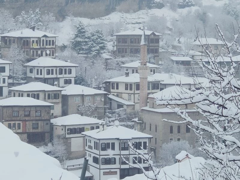 Safranbolu konakları karla ayrı bir güzelliğe büründü
