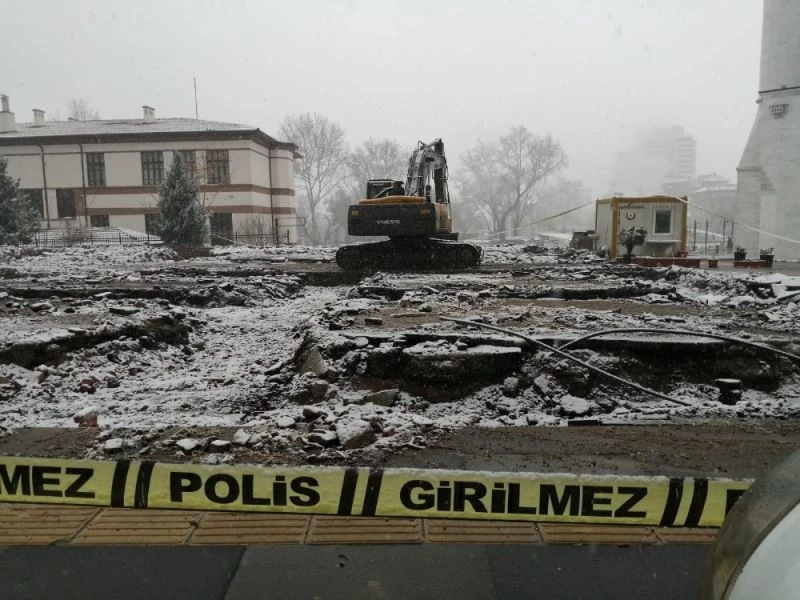 Başkent’teki bir temel kazısından insana ait olduğu düşünülen kemikler bulundu
