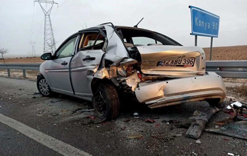 Yoldaki lastik parçası kazaya neden oldu: 2 yaralı
