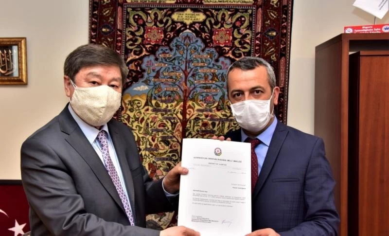 Şair Çarboğa’ya Azerbaycan ve Türksoy’dan Ödül
