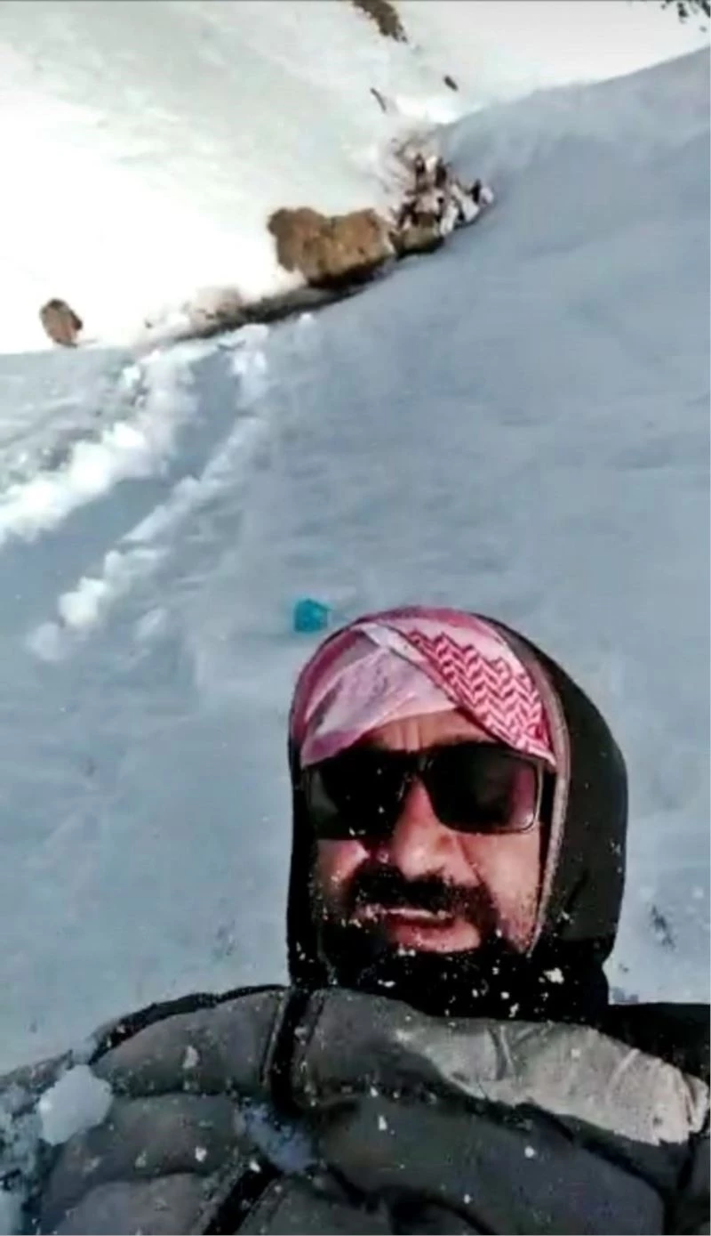 Yüksekovalı gencin sırt üstü kayma keyfi
