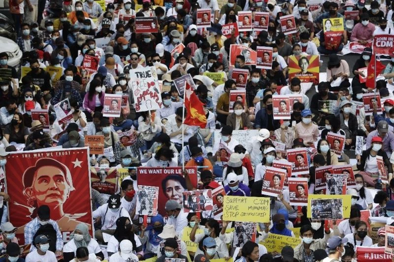 Myanmar’da darbeye karşıtı protestolar geniş katılımlarla sürüyor
