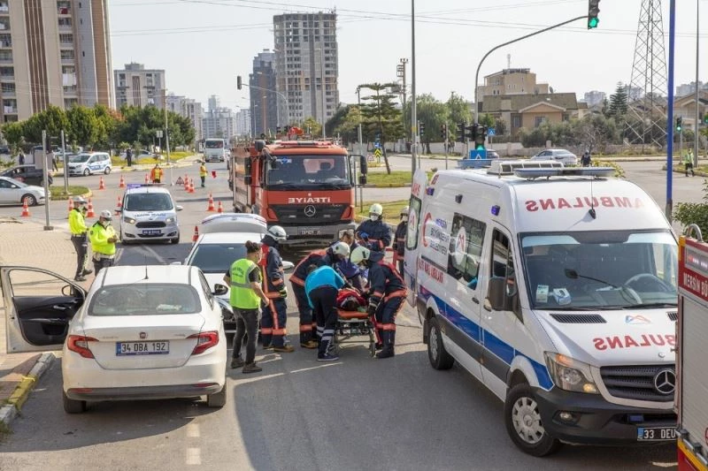 Vatandaşlar belediyenin kaza tatbikatını gerçek sandı
