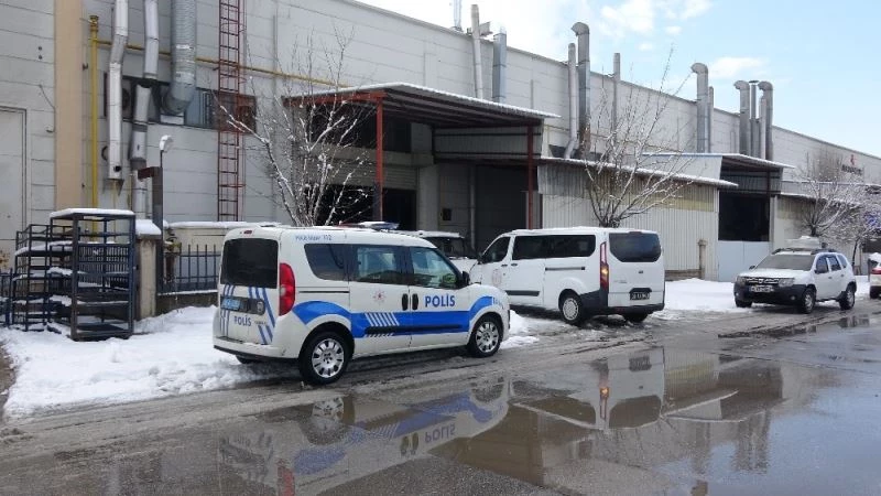 Bursa’da fabrikada devrilen makinenin altında kalan işçi hayatını kaybetti
