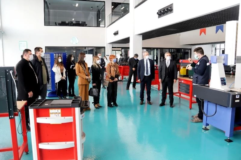 Mersin’deki ’Model Fabrika’ sanayicilerin ilgisini çekiyor