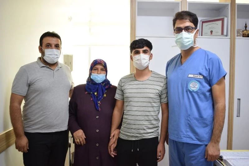 Komada geldiği hastaneden yürüyerek çıktı
