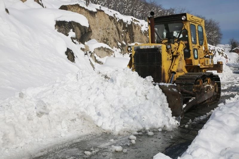 Atakum Belediyesi, buzlanmaya karşı sahada
