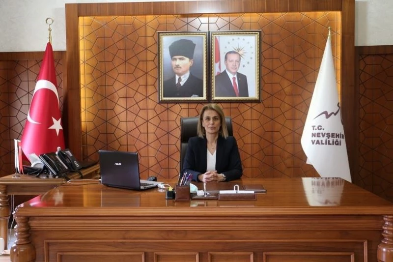 Vali Becel, Regaib Kandilini kutladı
