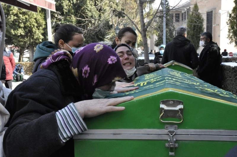 Bu acıya yürek dayanmaz
