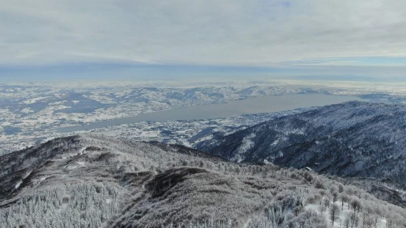 Kar kalınlığının 1,5 metreye ulaştığı Kartepe’de kartpostallık görüntüler
