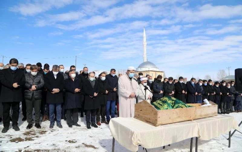 Sivas Valisi Salih Ayhan’ın babası Bayburt’ta ebediyete uğurlandı
