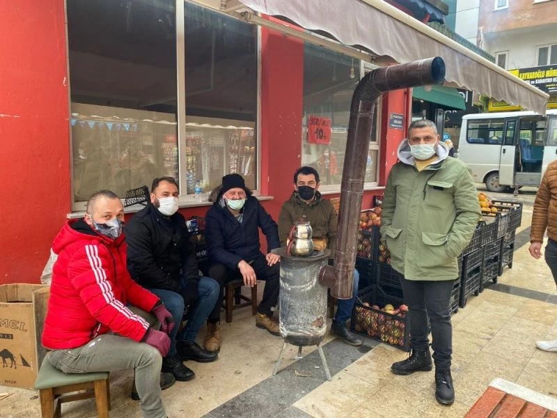 Seyyar esnafın, Karadeniz usulü ısınma çözümü
