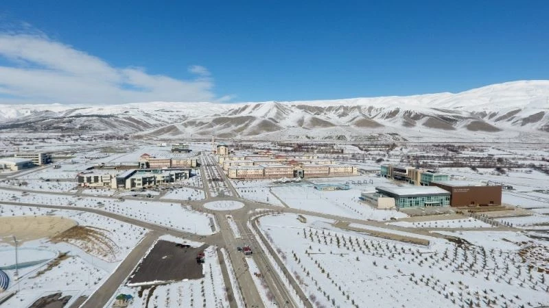 EBYÜ’de fiziki alt yapı ve yeni eğitim binalarının yapım çalışmaları devam ediyor
