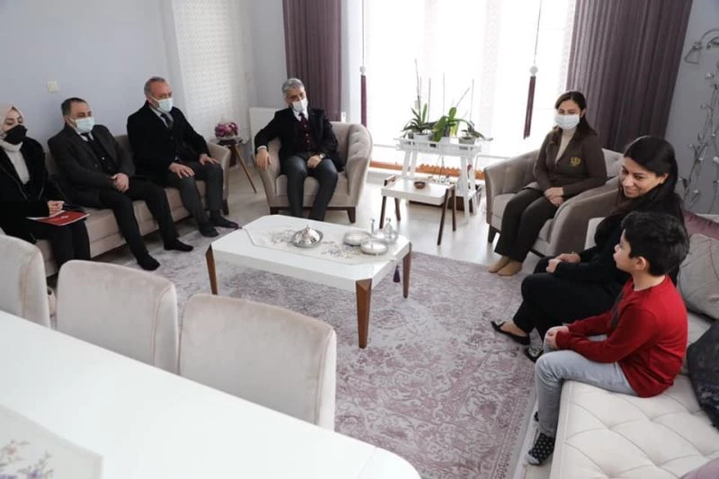 Makas çiftinden şehit ailesine ziyaret
