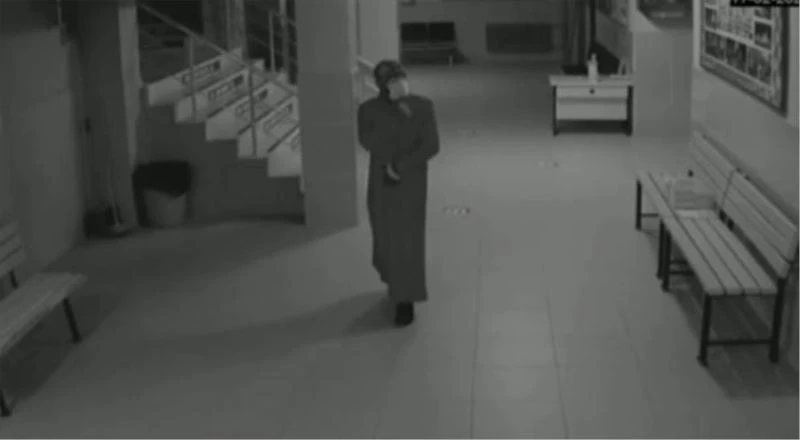 Kadın kıyafeti giyerek okulda hırsızlık yapan 2 kişi tutuklandı
