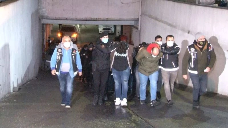 ‘’Daltonlar’’ uyuşturucu çetesi üyeleri emniyetteki işlemlerinin ardından adliyeye sevk edildi
