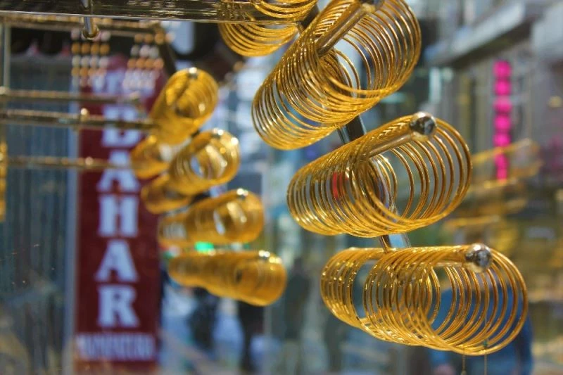 Özman: “Altın düşüşlerinde panik yapmamak lazım”
