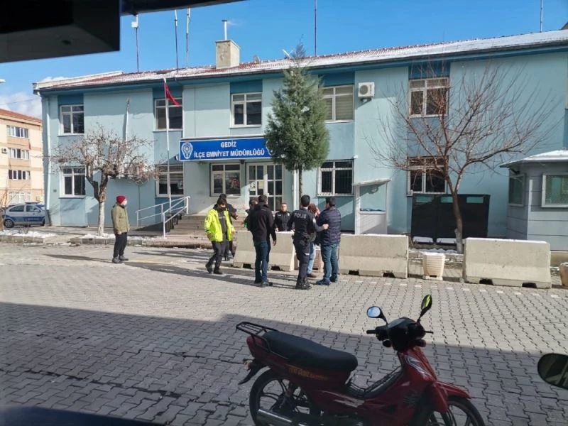 Gediz’de olası can kaybını polis önledi
