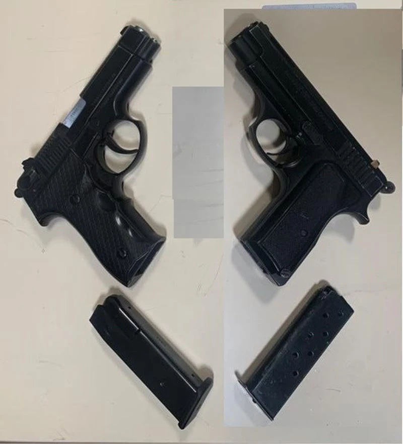 Polisi kovaladığı araçta 2 adet ruhsatsız tabanca ele geçirildi
