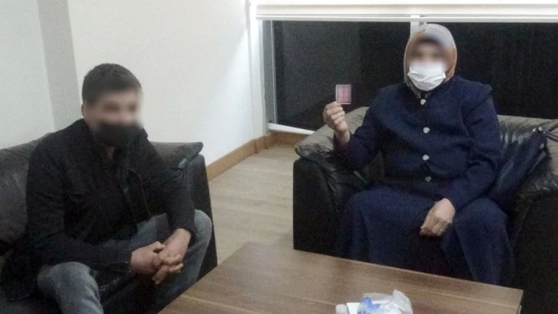 Bir annenin 15 yaşındaki kızına kavuşma mücadelesi
