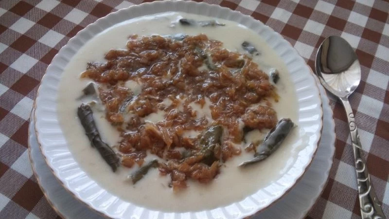 Yeşilyurt’un ünlü kiraz yaprağı sarması anlatıldı
