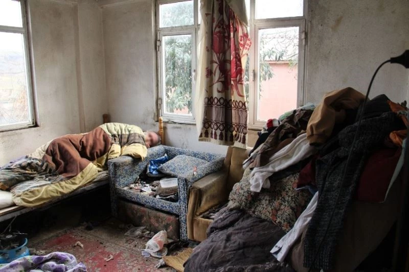 Ordu’da 70 yaşındaki kimsesiz adam, harabe evden alınıp huzurevine yerleştirildi
