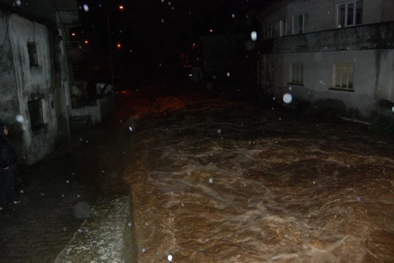 Bayramiç yağmura teslim oldu
