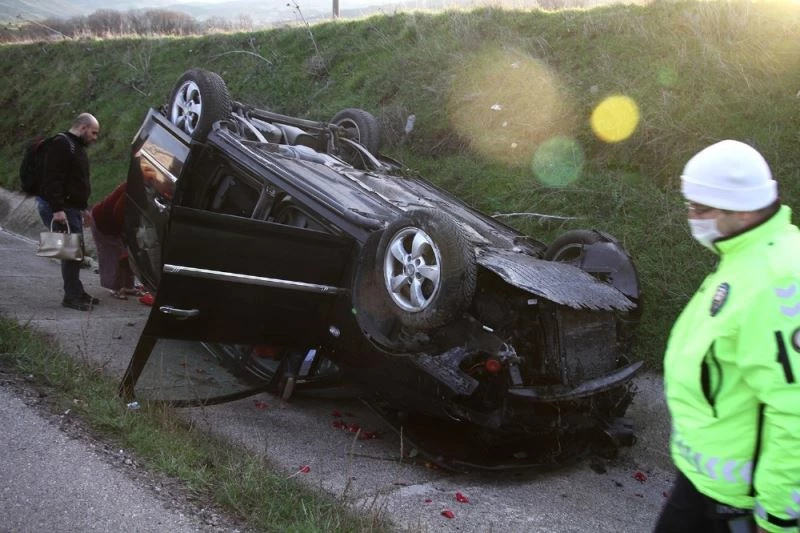 Kız istemeye giderken kaza yaptılar: 2 yaralı
