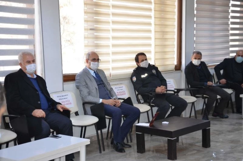 Kurtalan Kaymakamı Aydın, esnafla bir araya geldi
