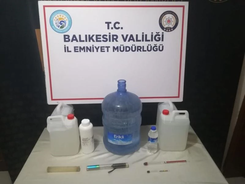 Bandırma’da sahte rakı ele geçirildi
