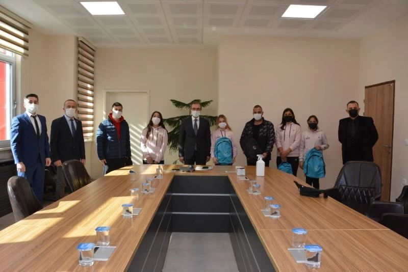 Eziler Hokey Takımı sporcularından İbanoğlu’na ziyaret
