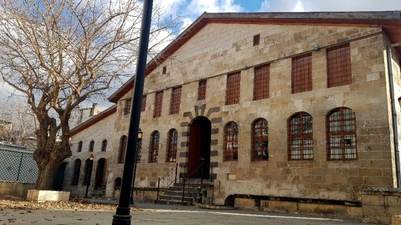 (Özel) Avrupa’da İslamofobi artıyor, Türkiye’de kilise ve sinagoglar restore ediliyor
