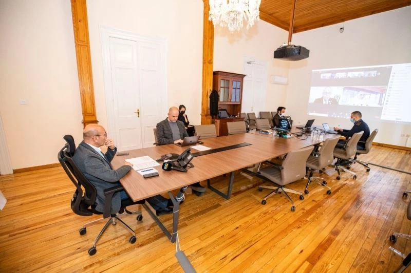 Başkan Soyer “Dönüşüm Evde Başlar” panelinde konuştu: “Suyu bilinçsizce tüketiyoruz”
