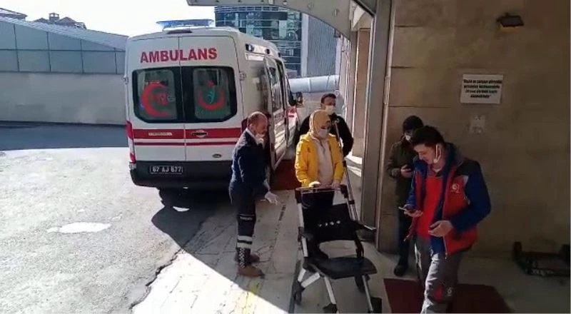 Akaryakıt istasyonu çalışanı kendisini odaya kilitleyip bıçakla zarar verdi
