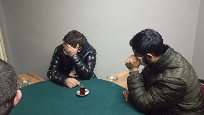 Kumar baskınında ‘Özel Güvenlik’ elbiseli oyunsever, polisi kandıramadı
