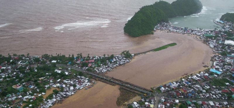 Filipinler’de 51 binden fazla kişi Dujuan Fırtınası nedeni ile tahliye edildi
