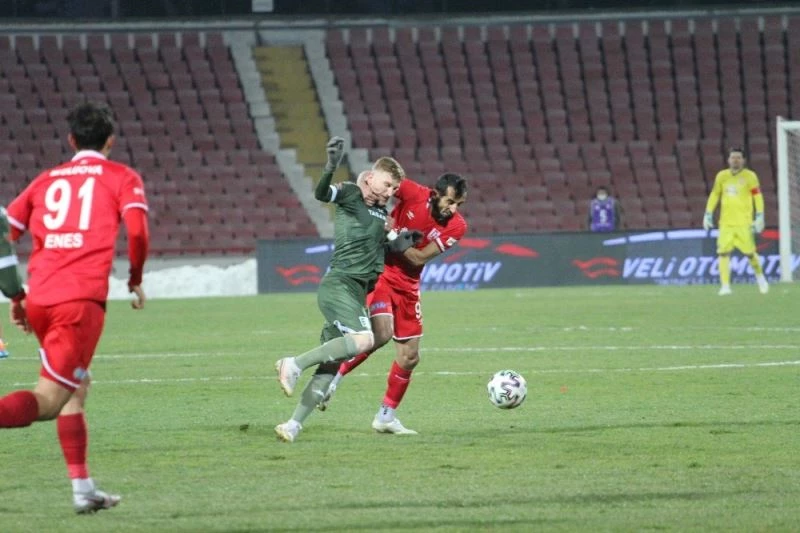 TFF 1. Lig: Aydeniz Et Balıkesirspor: 1 - Bursaspor: 0 (İlk yarı)

