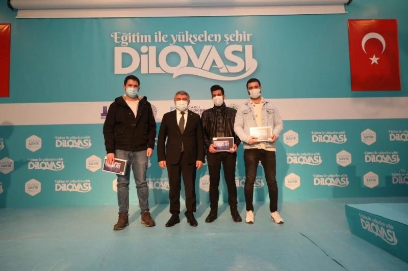 Üniversite öğrencileri tabletlerine kavuştu
