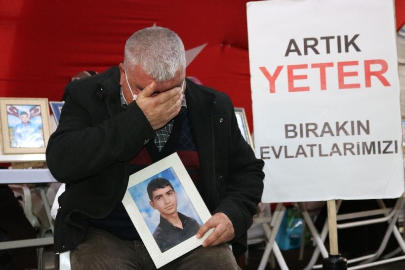 HDP önündeki ailelerin çığlığı her geçen gün artıyor: Evlat nöbeti eylemine bir aile daha katıldı
