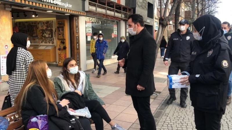 Tepebaşında sosyal mesafe denetimi yapıldı
