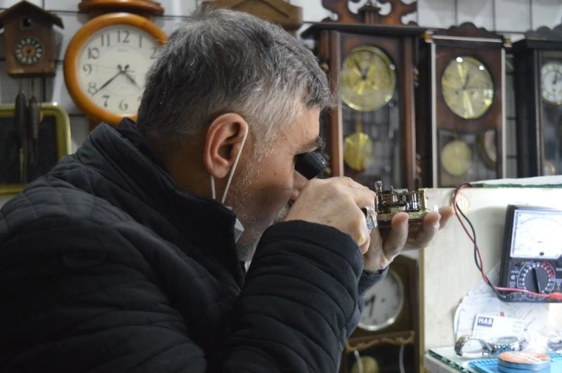 Replika saatler tamircilere yaradı
