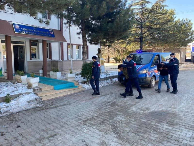 Kırıkkale’de hırsızlık yaparken suçüstü yakalan 2 şüpheli tutuklandı
