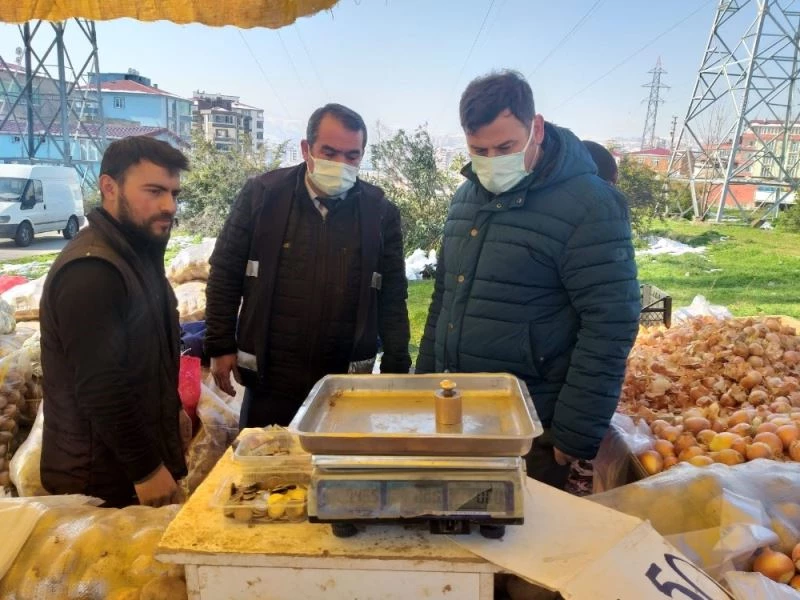 İlkadım zabıta ekiplerinden pazarda terazi denetimi
